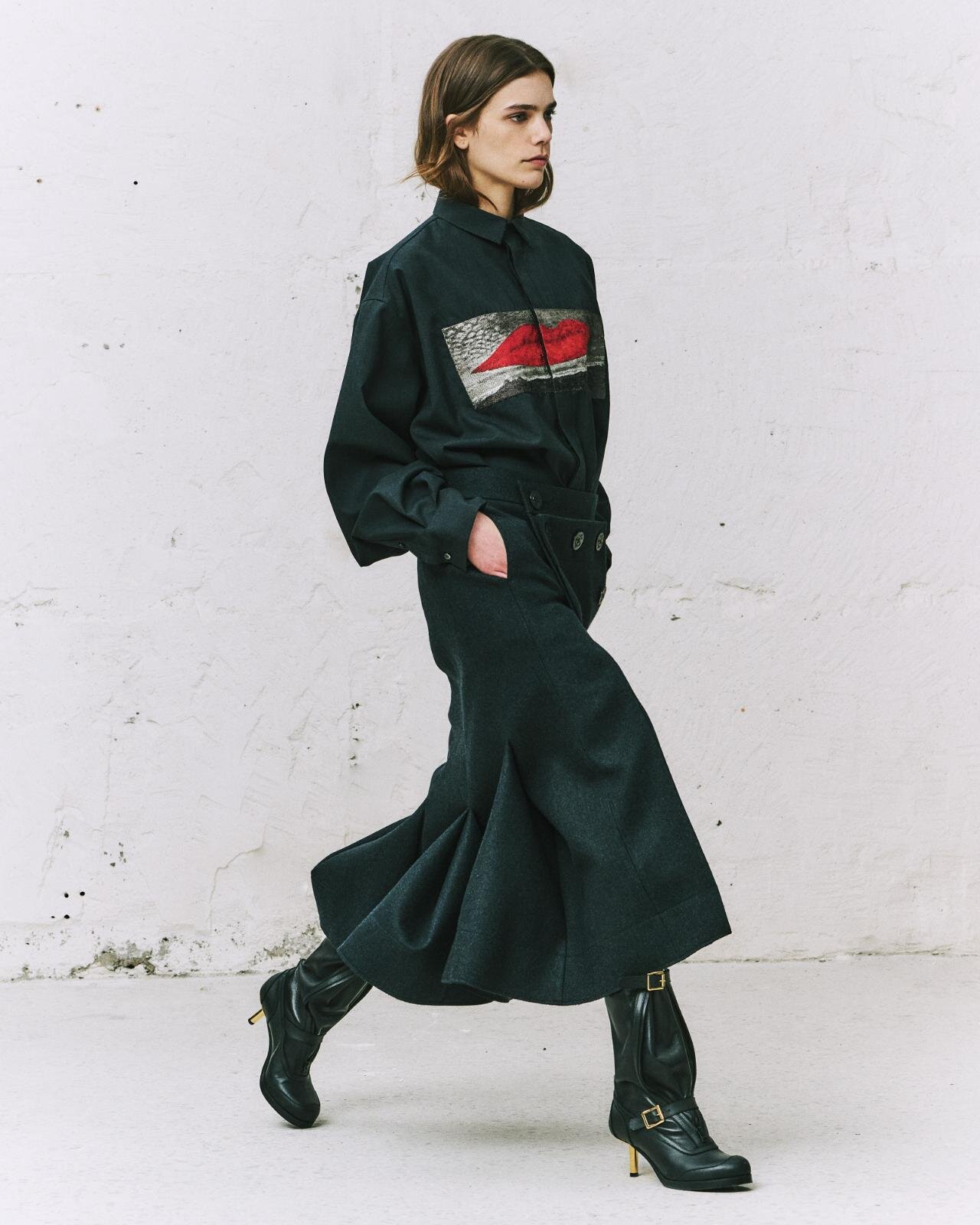 sacai、マン・レイ《涙》配したファートップス＆“シルエットが変化する”2重構造ジャケット｜写真7