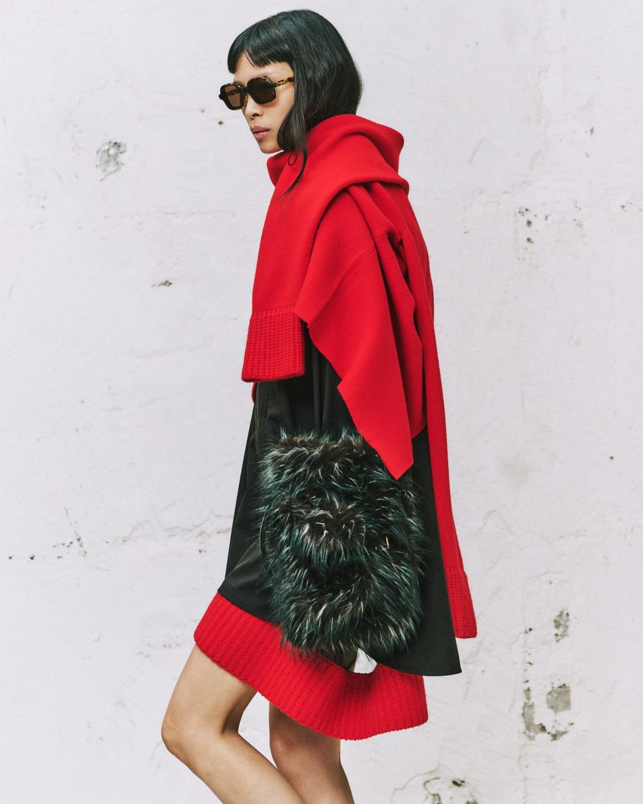 sacai、マン・レイ《涙》配したファートップス＆“シルエットが変化する”2重構造ジャケット｜写真2