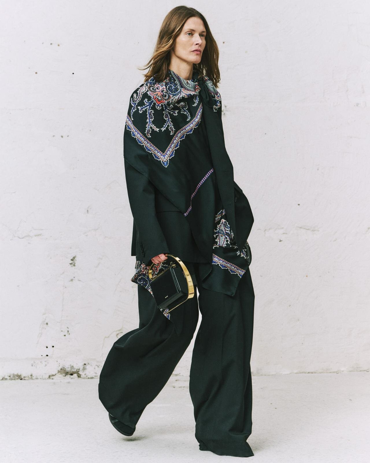 sacai、マン・レイ《涙》配したファートップス＆“シルエットが変化する”2重構造ジャケット｜写真9