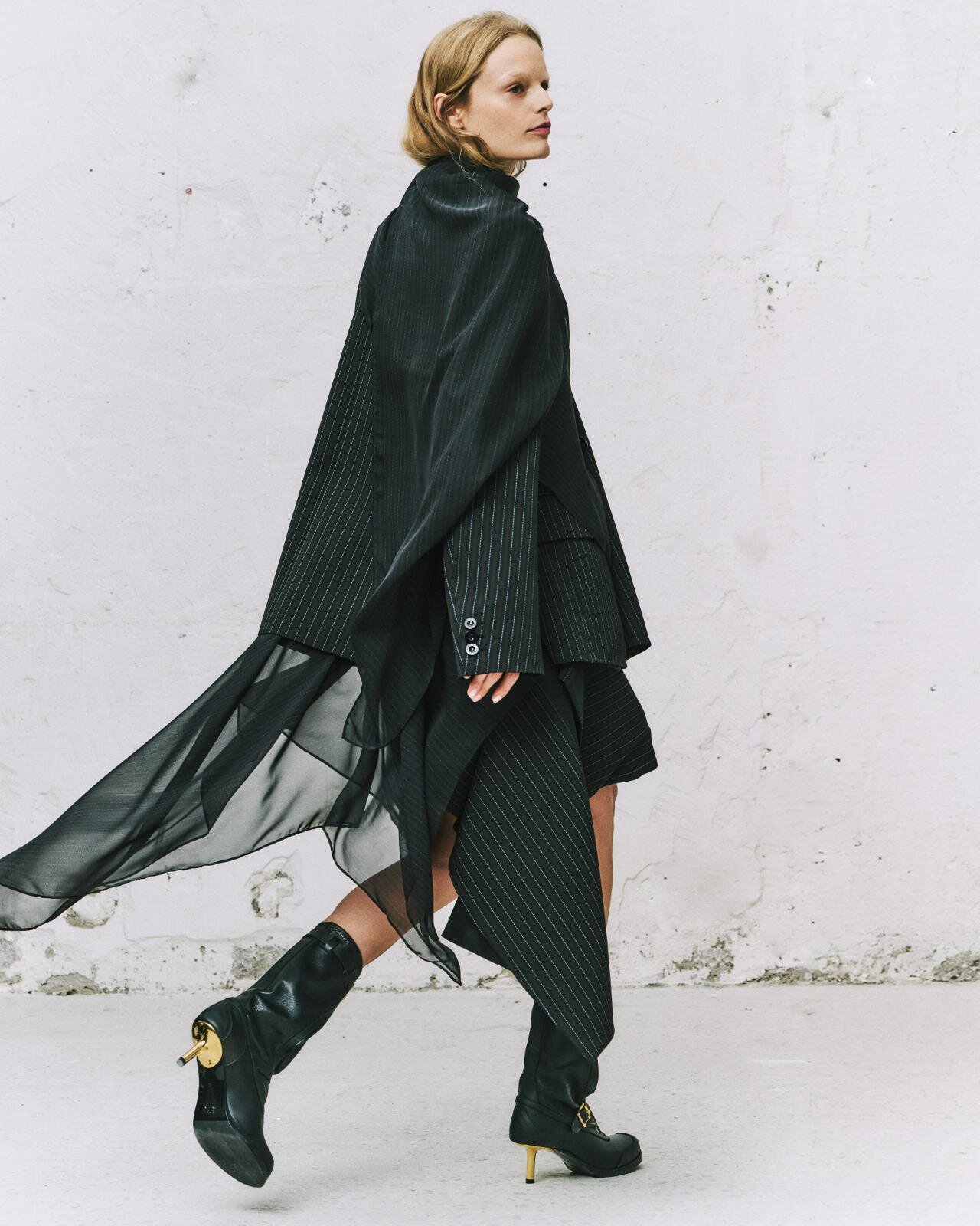 sacai、マン・レイ《涙》配したファートップス＆“シルエットが変化する”2重構造ジャケット｜写真6