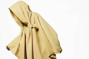 アイム メン「一枚の布」ゆったりコクーンシルエットのコート＆ランダムな織り目のベスト