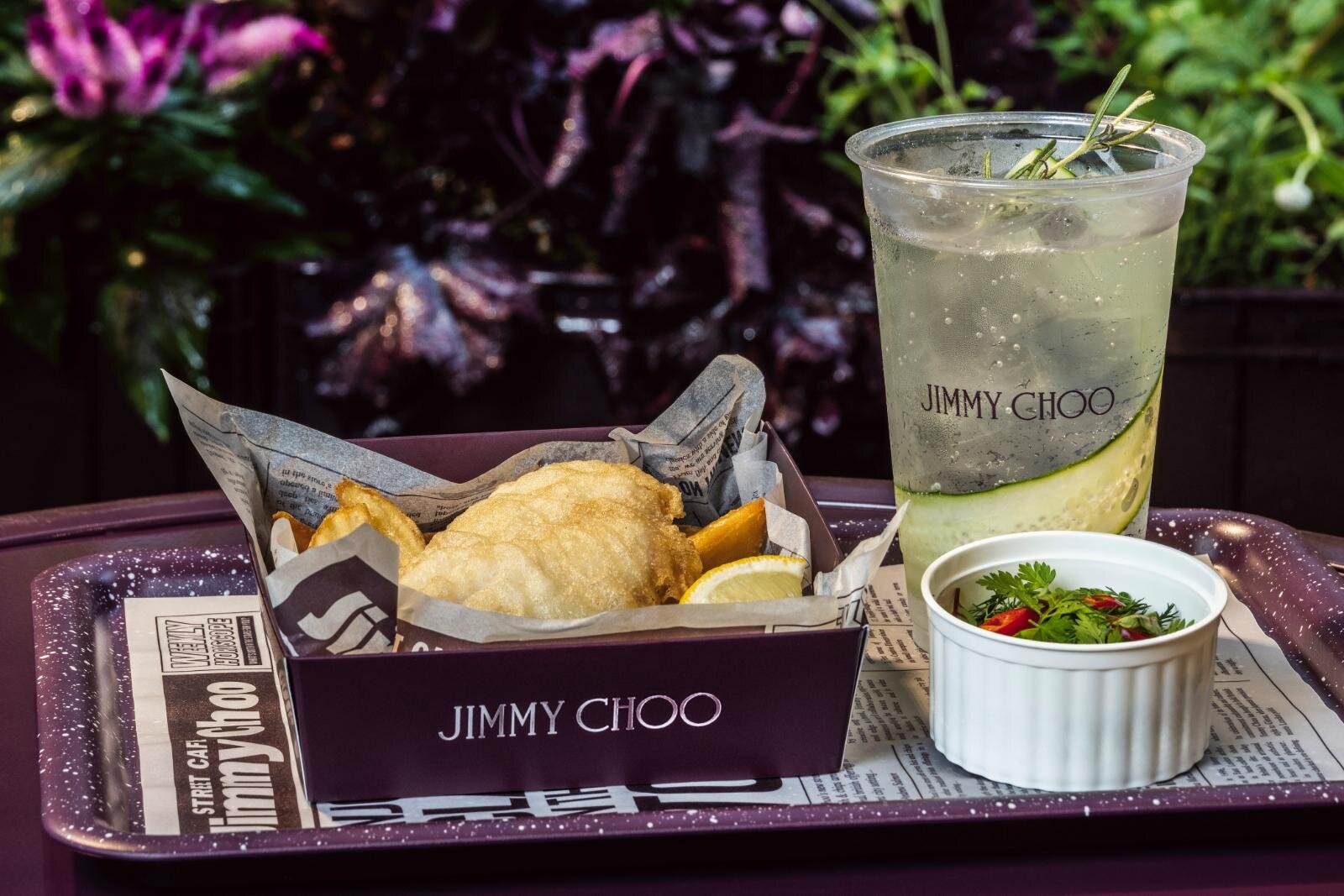 「ジミー チュウ ストリートカフェ銀座」オープン、スコーンやフィッシュ＆チップスなど英国フード