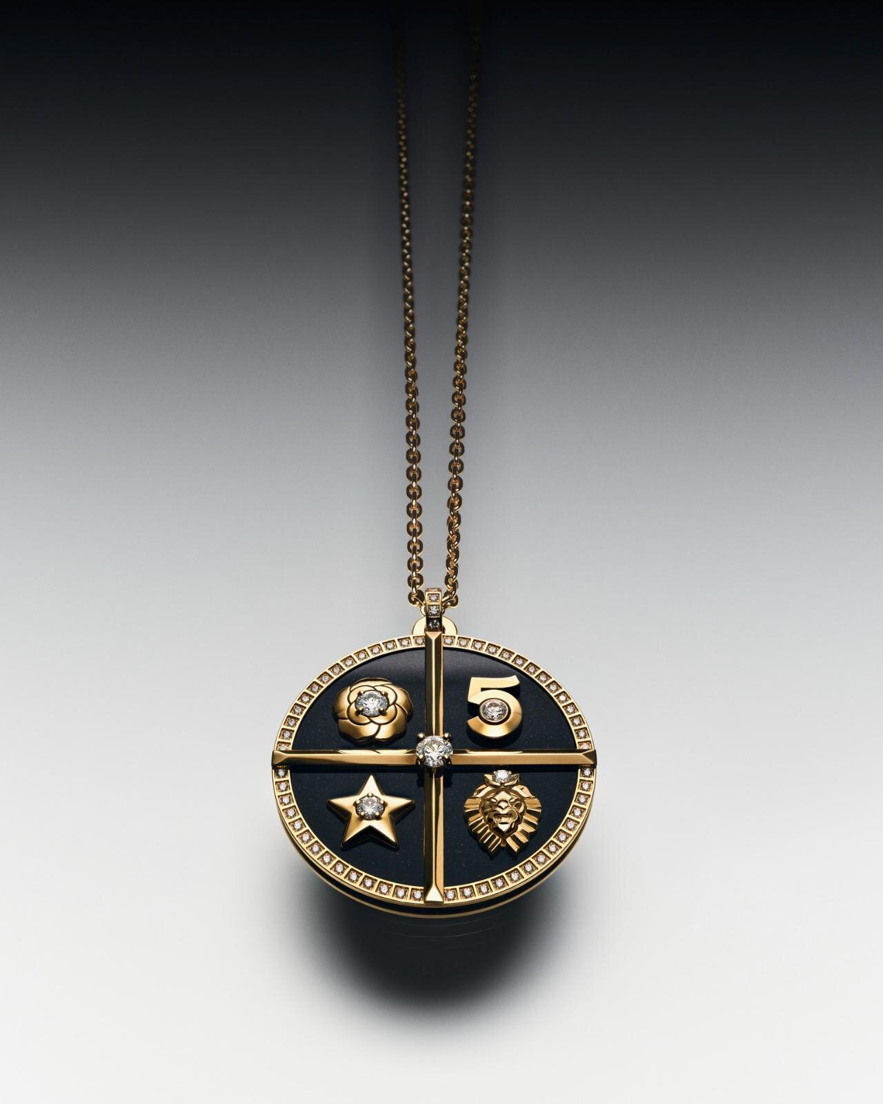 シンボル メダル(イエローゴールド×ブラックジェイド×ダイヤモンド) 5,049,000円