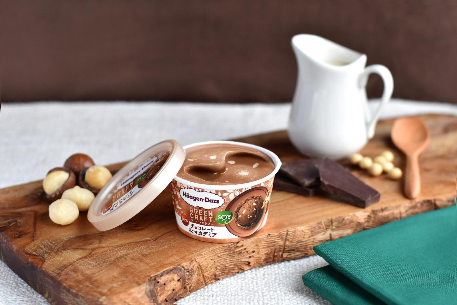 「ハーゲンダッツ グリーンクラフト ミニカップ「チョコレート＆マカデミア」351円(希望小売価格)