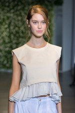 ケイタ マルヤマ 2015年春夏コレクション - 花々とフレッシュな空気に包まれた、自由なエレガンス｜写真4