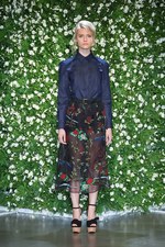 ケイタ マルヤマ 2015年春夏コレクション - 花々とフレッシュな空気に包まれた、自由なエレガンス｜写真24