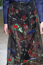 ケイタ マルヤマ 2015年春夏コレクション - 花々とフレッシュな空気に包まれた、自由なエレガンス｜写真25