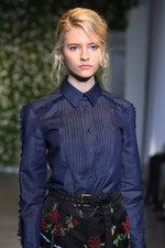 ケイタ マルヤマ 2015年春夏コレクション - 花々とフレッシュな空気に包まれた、自由なエレガンス｜写真26