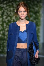 ケイタ マルヤマ 2015年春夏コレクション - 花々とフレッシュな空気に包まれた、自由なエレガンス｜写真28