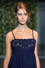 ケイタ マルヤマ 2015年春夏コレクション - 花々とフレッシュな空気に包まれた、自由なエレガンス｜写真33