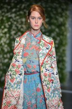 ケイタ マルヤマ 2015年春夏コレクション - 花々とフレッシュな空気に包まれた、自由なエレガンス｜写真50