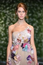 ケイタ マルヤマ 2015年春夏コレクション - 花々とフレッシュな空気に包まれた、自由なエレガンス｜写真66