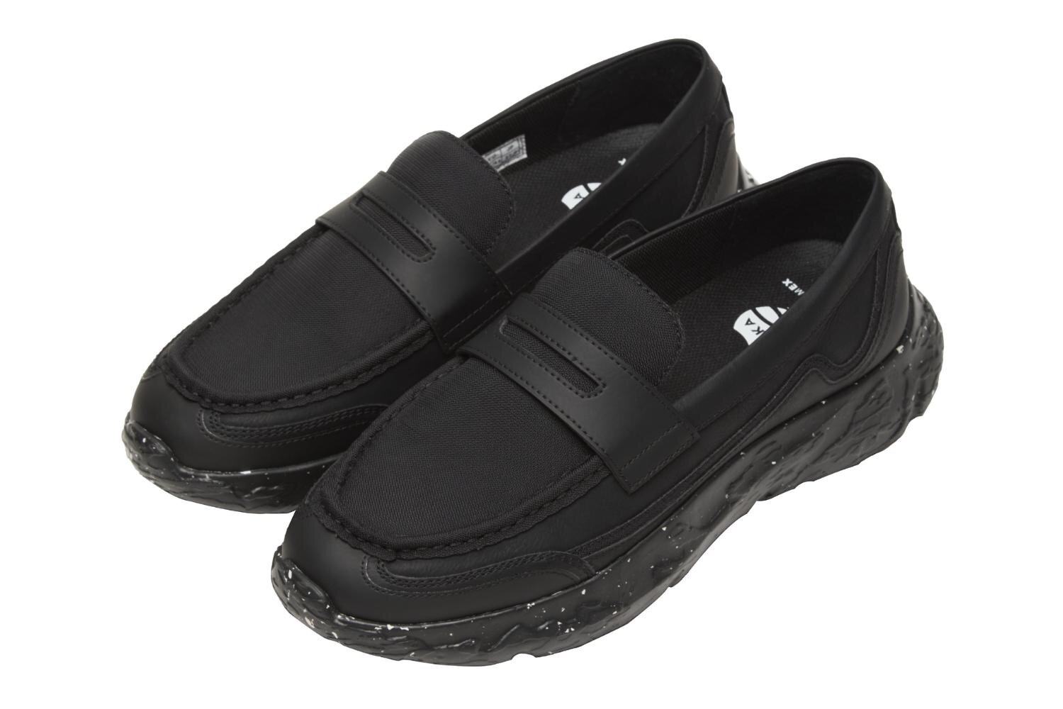 シャカ“オールブラック”防水ローファー、ハイテク素材の異素材ミックスで