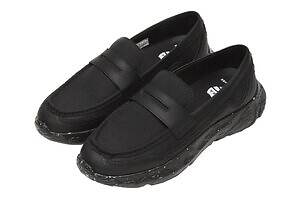 シャカ“オールブラック”防水ローファー、ハイテク素材の異素材ミックスで