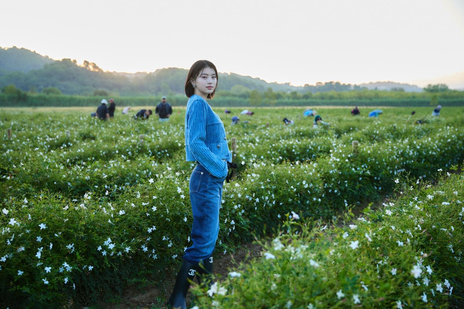 【保存版】シャネル N°5とは？“花からフレグランス”になるまで、歴史・製品の選び方Q&Aも｜写真18