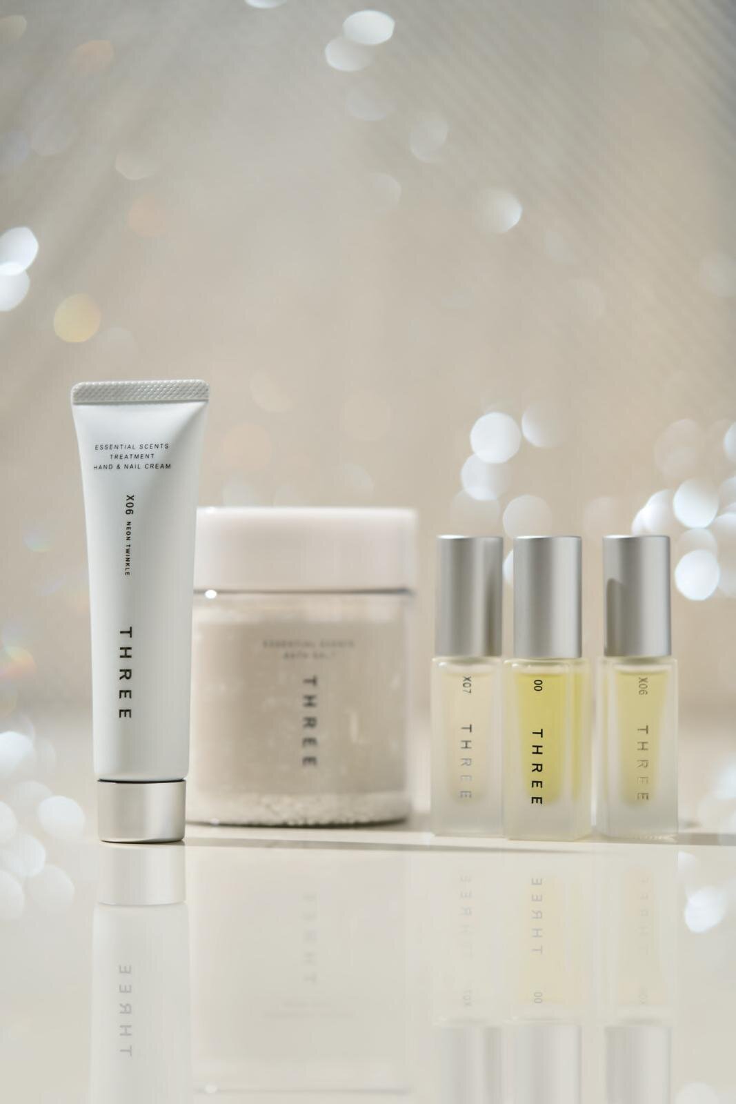 THREE“精油フレグランス”主役の25年クリスマスコフレ、ホットワインやひんやり星々着想の香り|写真4