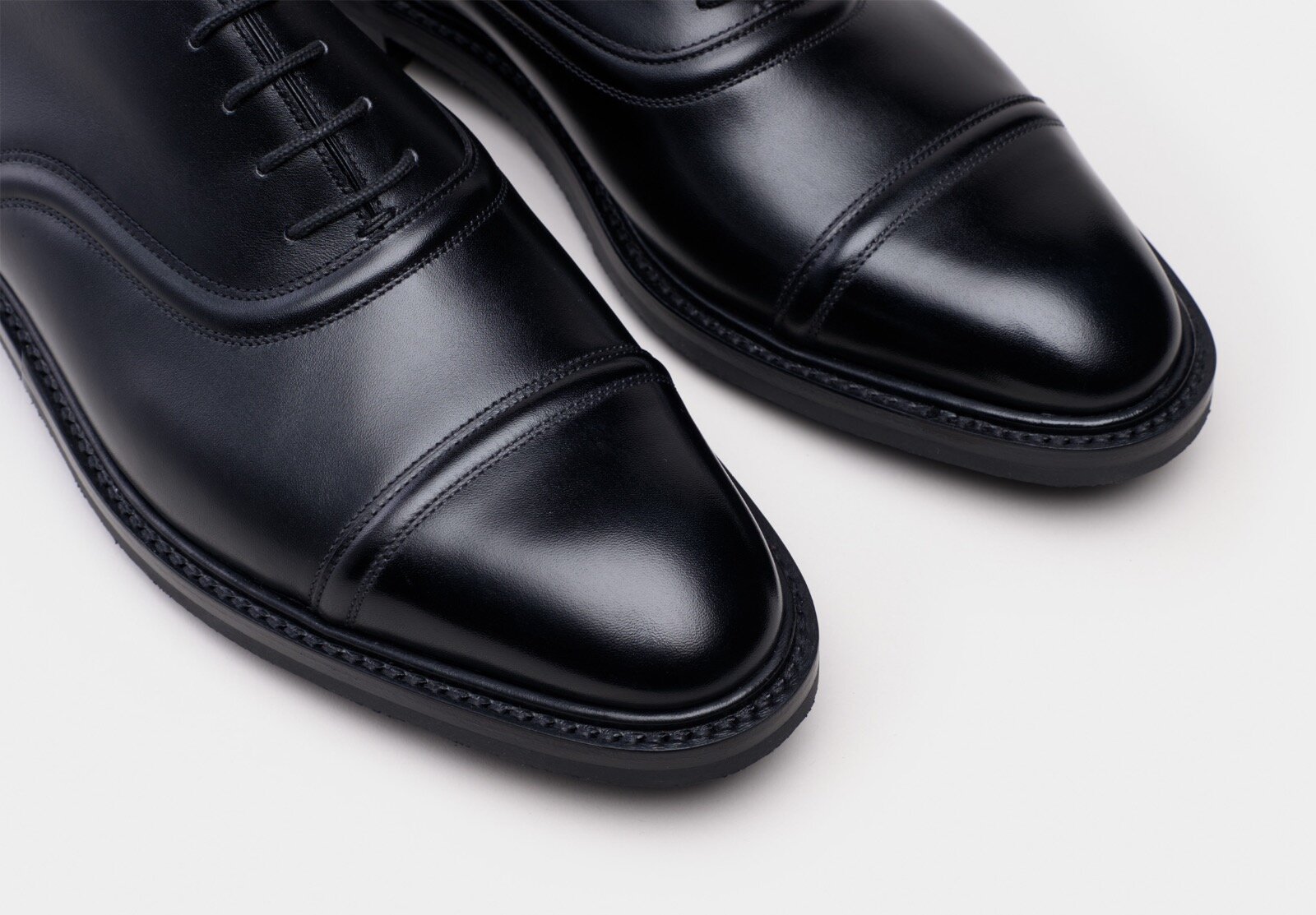 ジョンロブ“ボリュームを演出するステッチ”オックスフォードシューズ＆バックル付きブーツ｜写真4