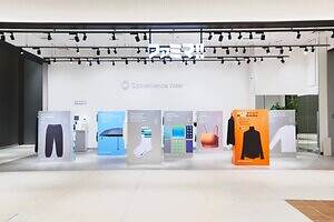 ファミマ「コンビニエンスウェア」初サテライトショップが芝浦に、ソックスやTシャツなど約150商品｜写真2