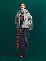 ミュベール25年秋冬、“リス”主役のスカーフ柄カーディガン＆花柄ファーベスト付きコートなど｜写真3