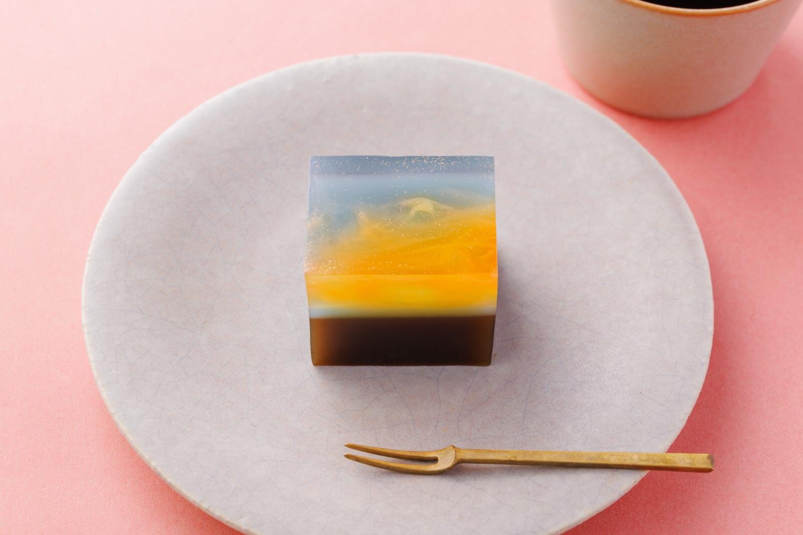 “秋の夕暮れ”描くほうじ茶羊羹「茜」島根の老舗和菓子店・彩雲堂から