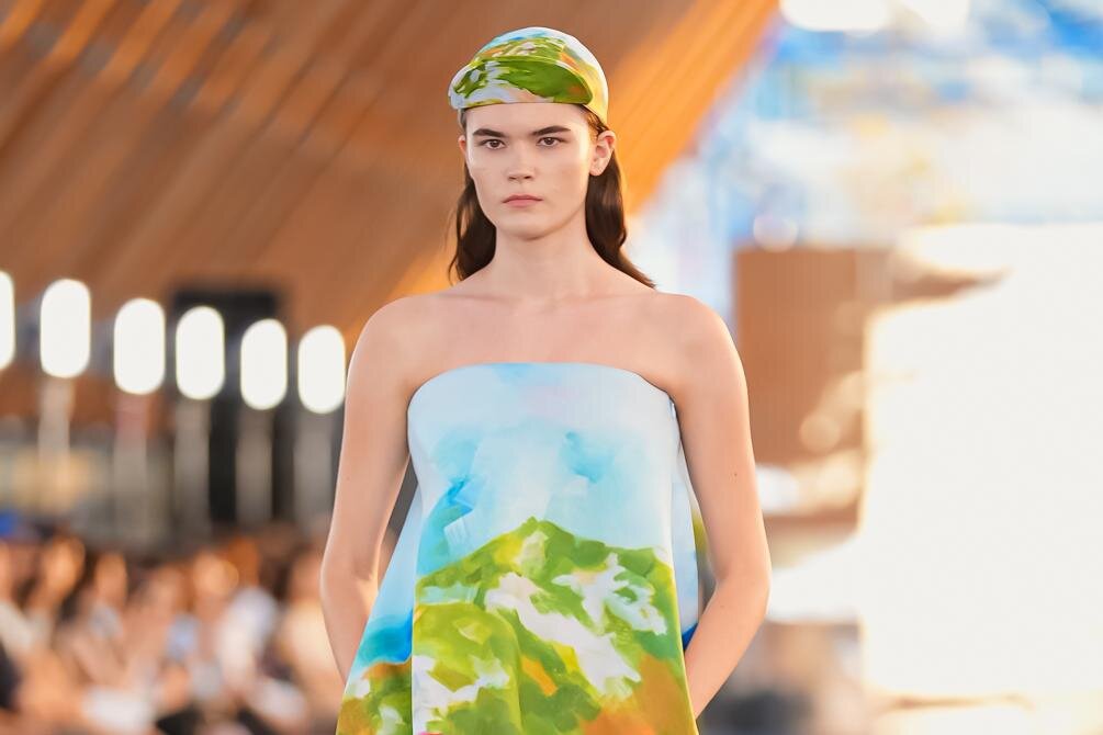 ナゴンスタンス 2026年春夏コレクション - 新緑あふれる登山道