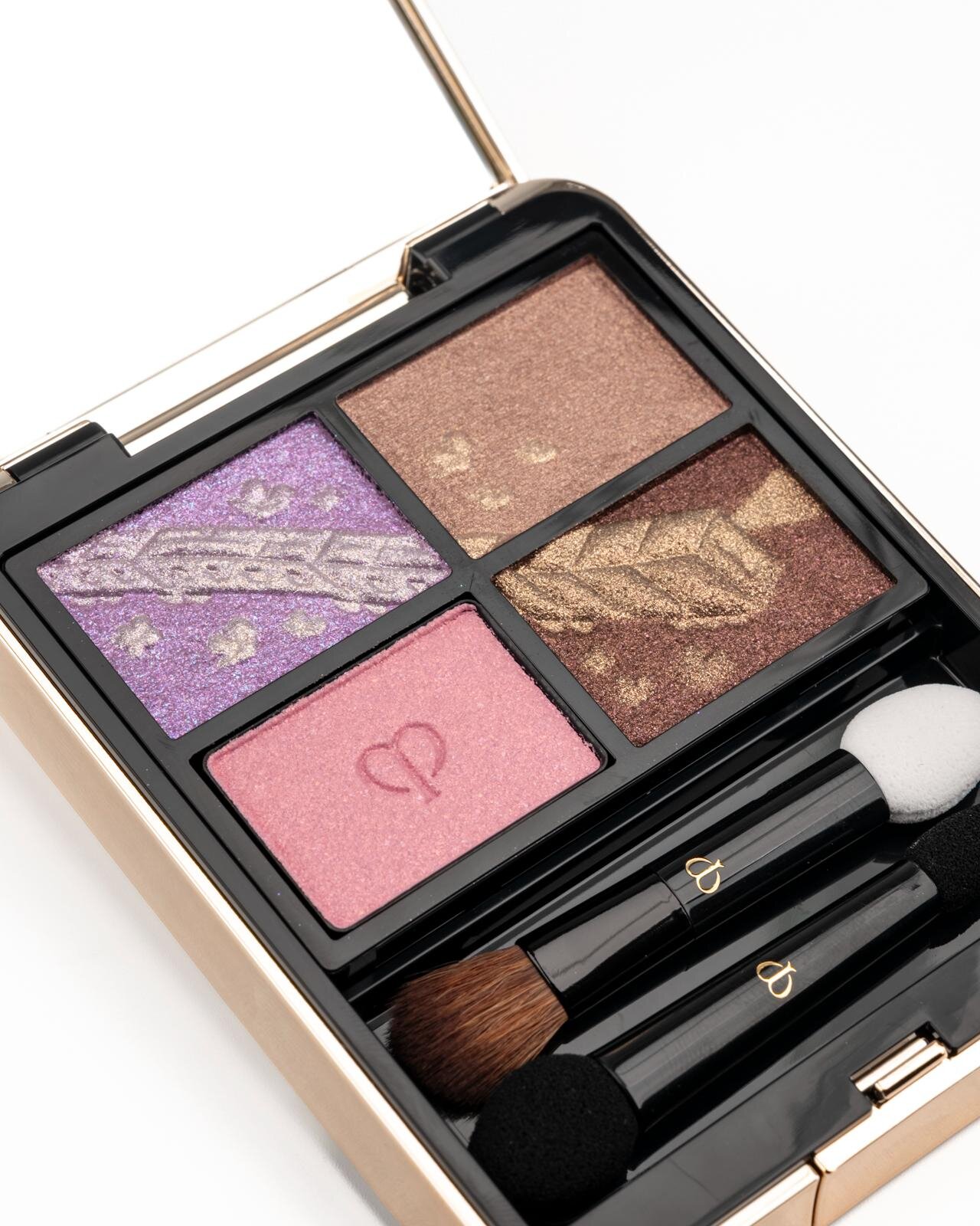 新品未開封！クレドポーボーテ　クリスマスコフレ　アイシャドウ clé de peau BEAUTÉ/クレ・ド・ポー ボーテ ハイライト・アイ