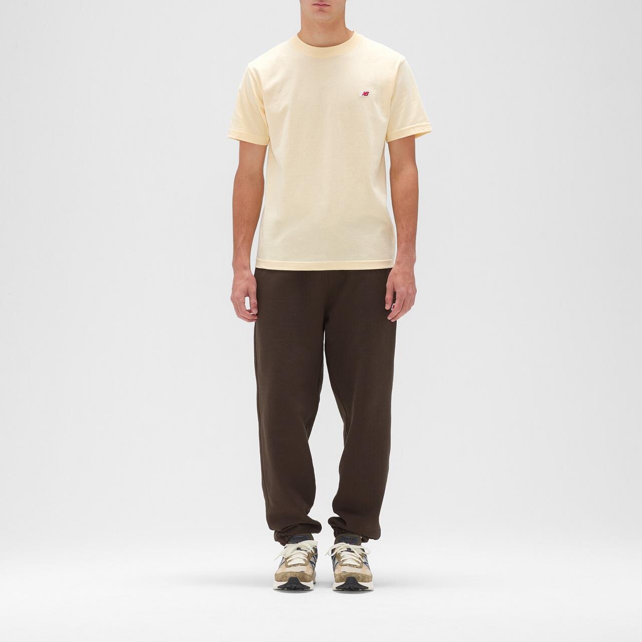 ショートスリーブTシャツ 11,000円、スウェットパンツ 25,960円