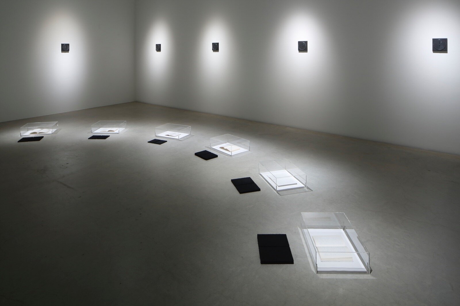 セシル・アンドリュ 《定時課》 1990年 photo: KIOKU Keizo © Cécile ANDRIEU