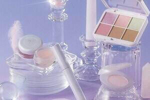 スナイデル ビューティ「月の魔法」着想25年秋コスメ、“夢見心地色”アイパレ＆星屑パール輝くリップ