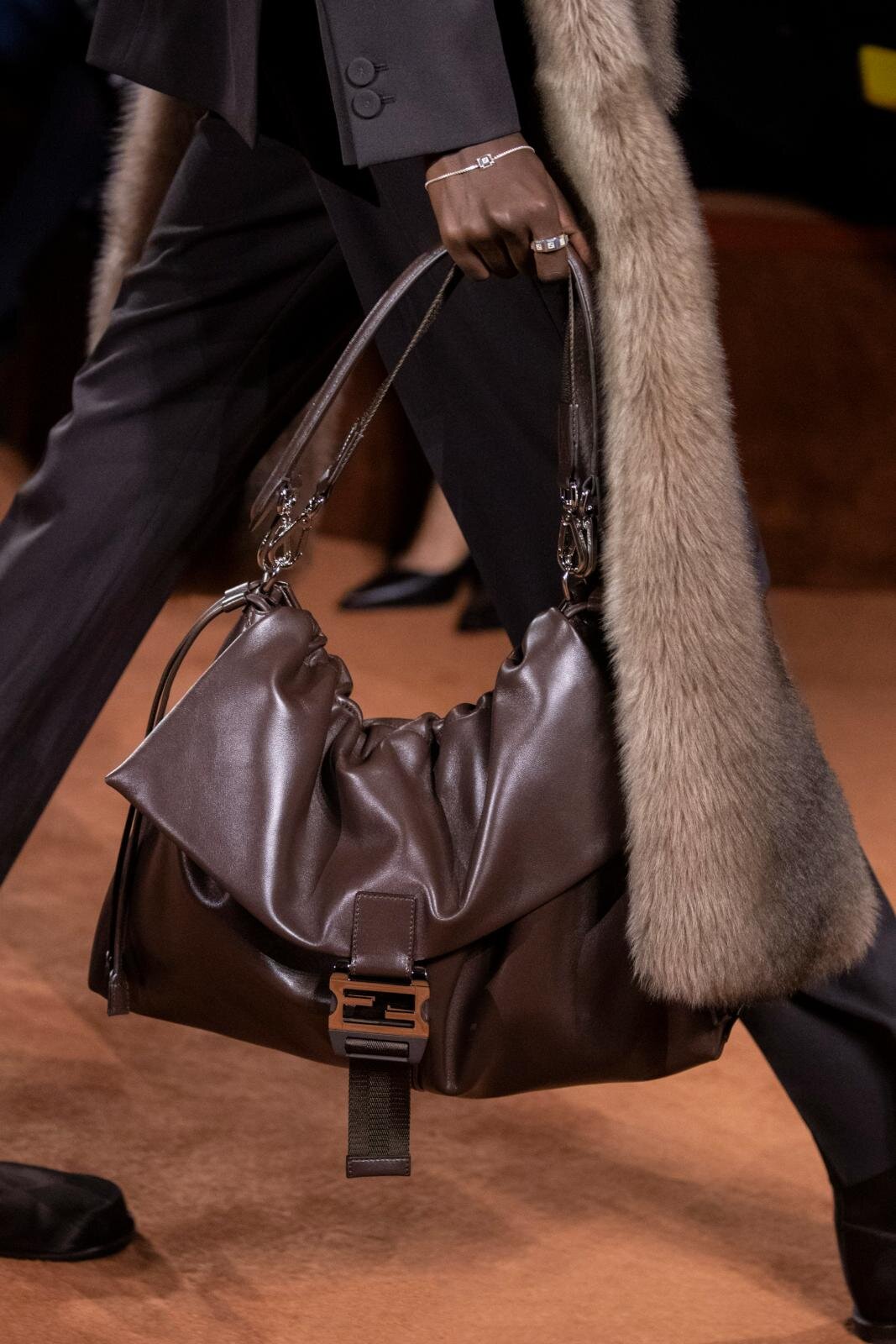 フェンディ(FENDI) FF｜写真6