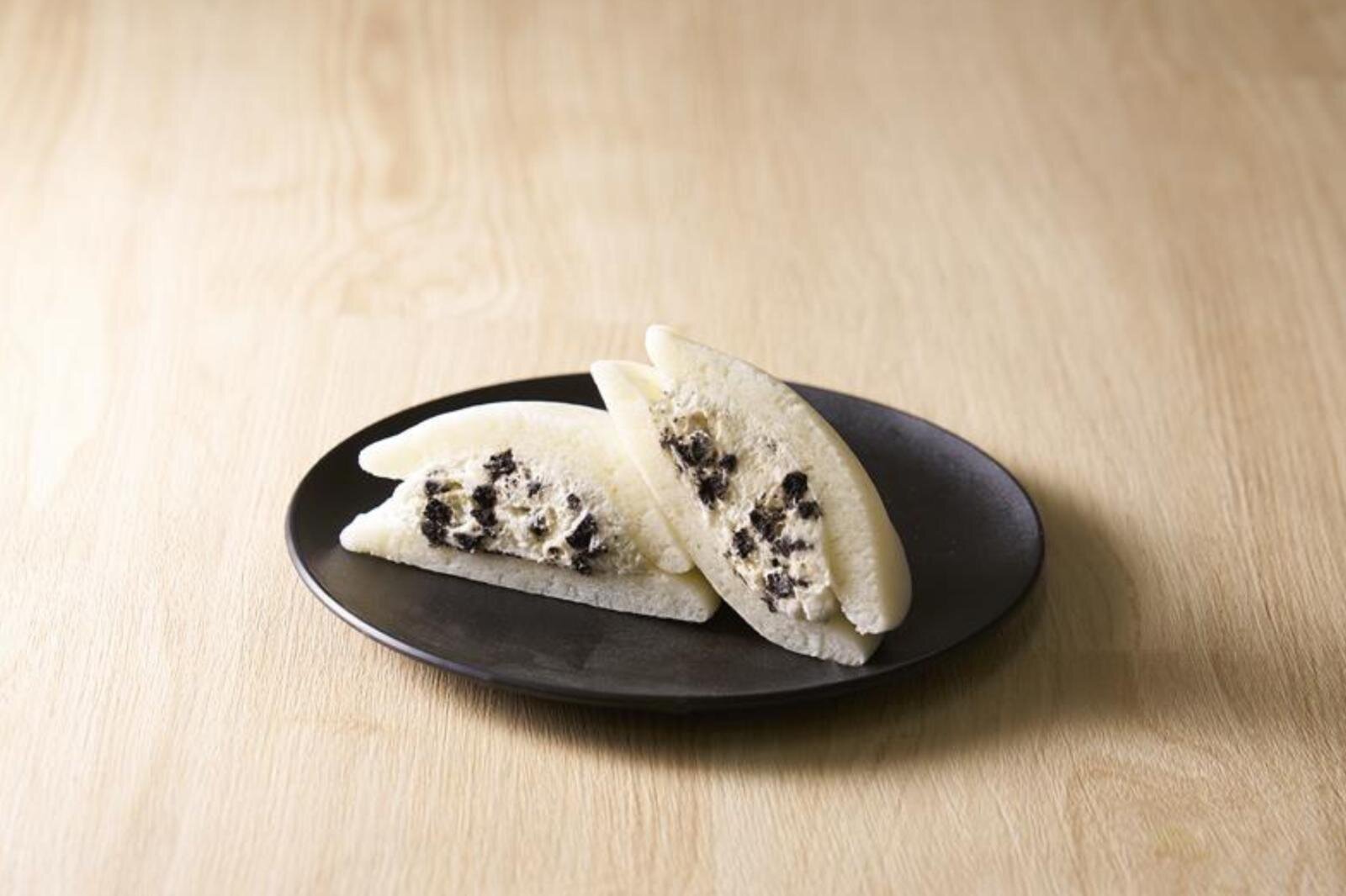 「もちっと白いどら焼 クッキー＆クリーム」226円