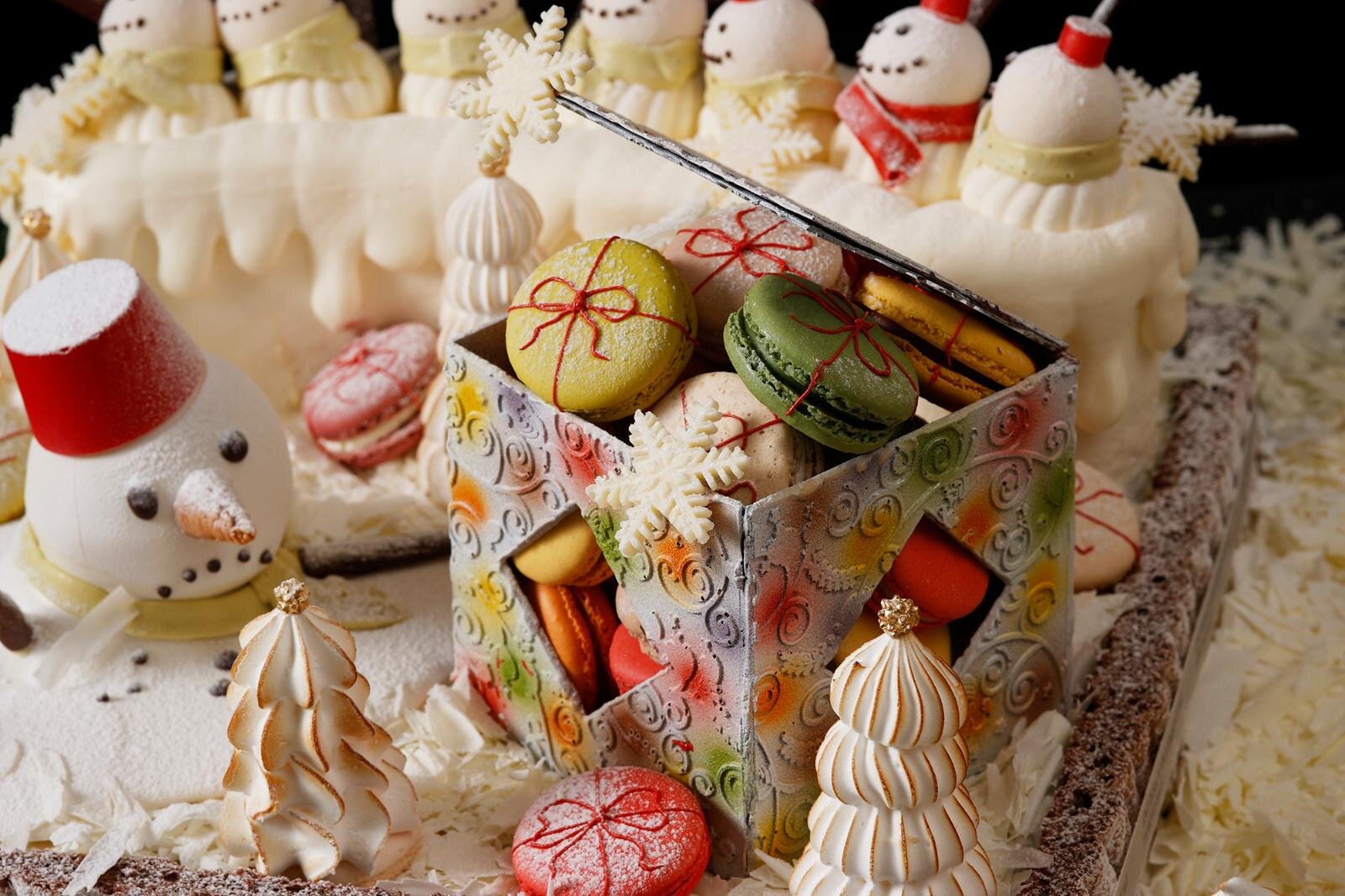 Snowman Village ～Heartwarming Gift～ 75,600円(縦30cm×横30cm×高さ30cm、20～30名用)※10セット限定、受取希望日の7日前までに要予約。