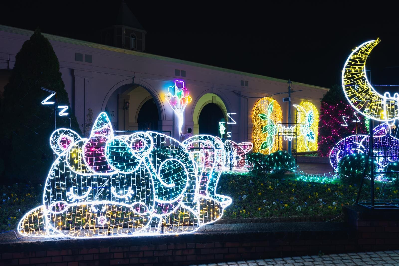 光の祭典「神戸イルミナージュ」ピンクに輝く宮殿イルミネーション＆ハート型トンネル｜写真9