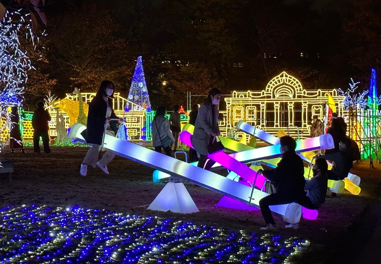 光の祭典「神戸イルミナージュ」ピンクに輝く宮殿イルミネーション＆ハート型トンネル｜写真4