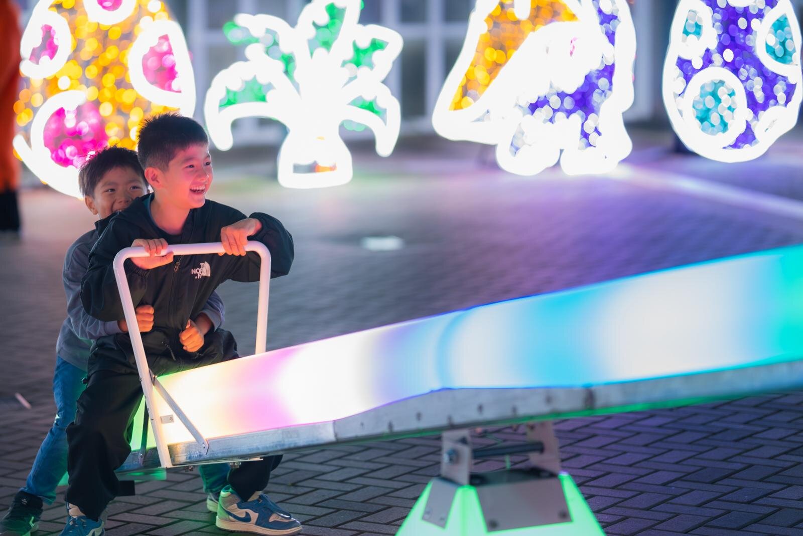 光の祭典「神戸イルミナージュ」ピンクに輝く宮殿イルミネーション＆ハート型トンネル｜写真10