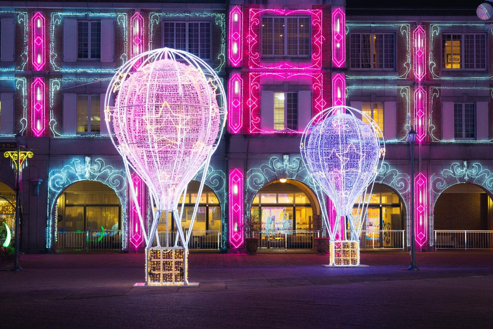 光の祭典「神戸イルミナージュ」ピンクに輝く宮殿イルミネーション＆ハート型トンネル