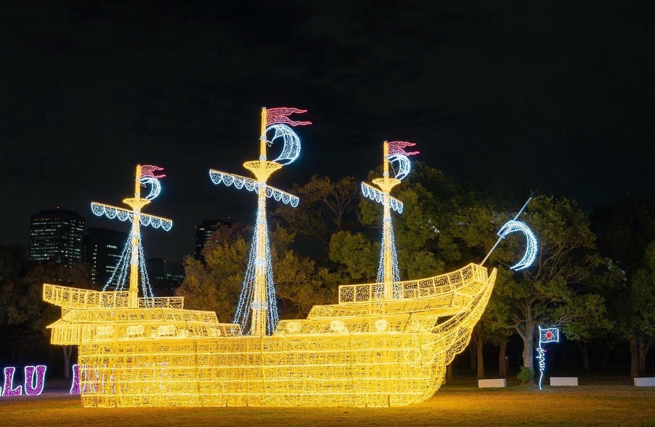 光の祭典「神戸イルミナージュ」ピンクに輝く宮殿イルミネーション&ハート型トンネル|写真2