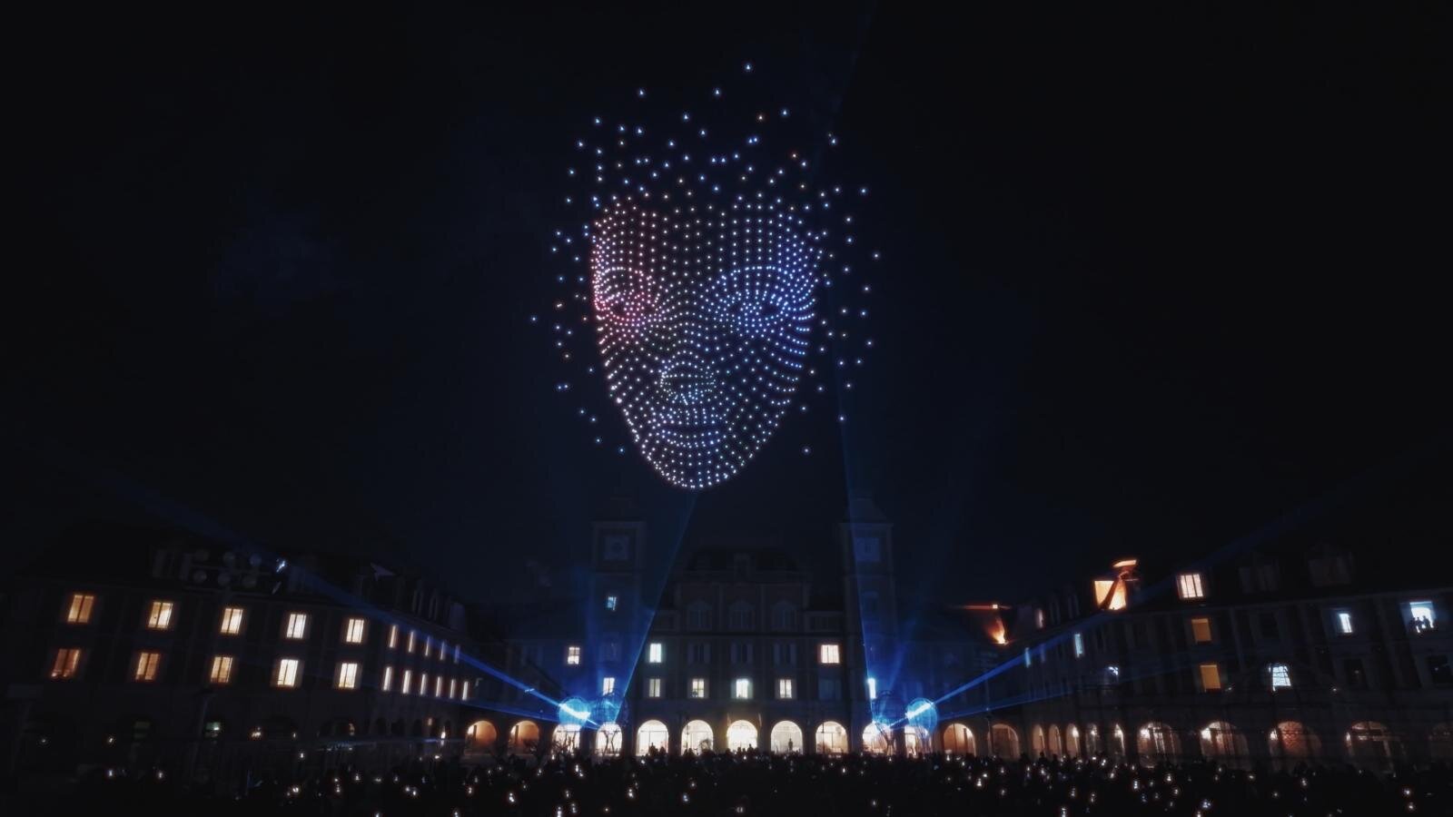 光の祭典「神戸イルミナージュ」ピンクに輝く宮殿イルミネーション＆ハート型トンネル｜写真31