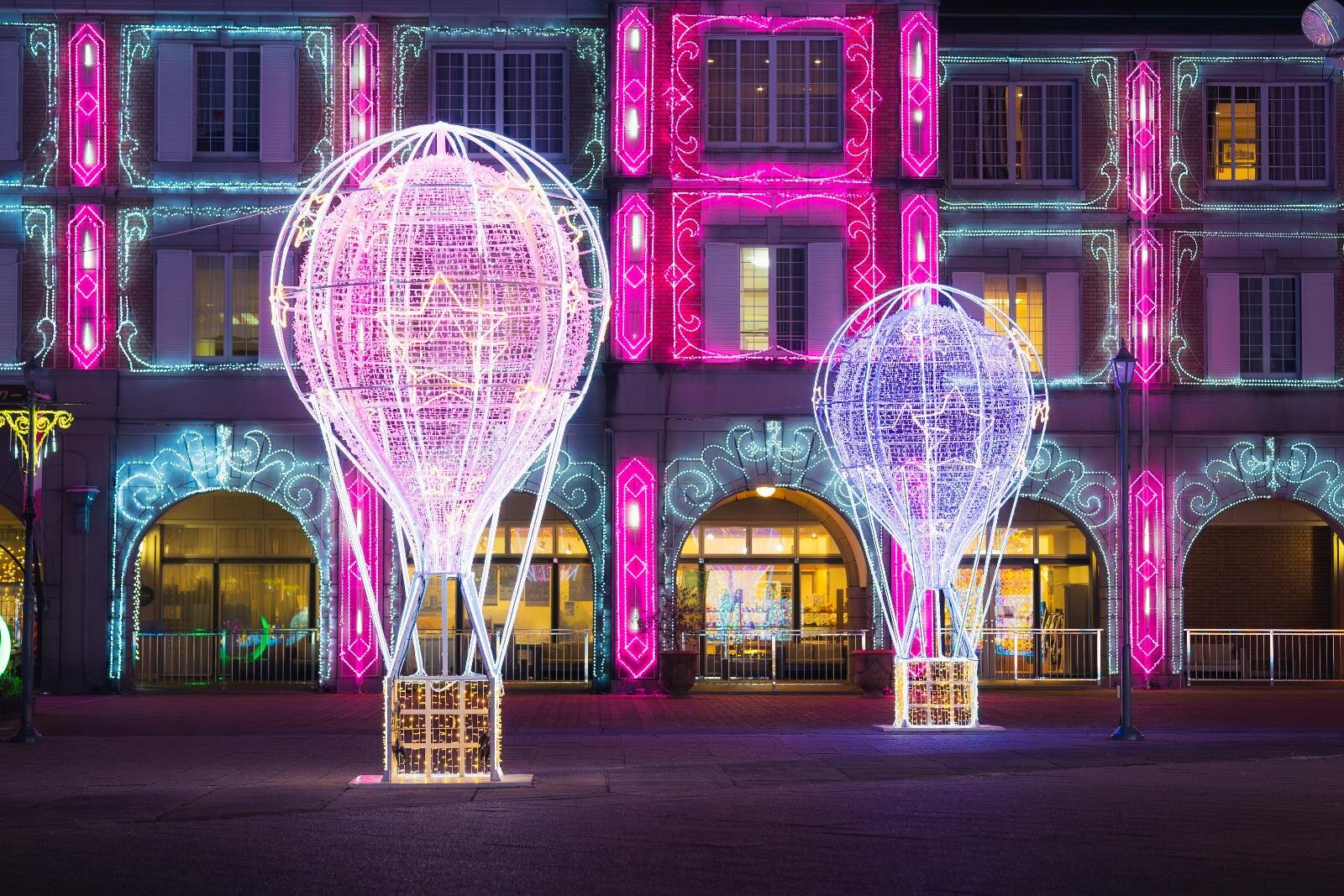 光の祭典「神戸イルミナージュ」ピンクに輝く宮殿イルミネーション＆ハート型トンネル