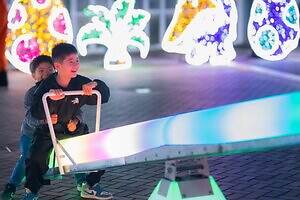 光の祭典「神戸イルミナージュ」ピンクに輝く宮殿イルミネーション＆ハート型トンネル｜写真10