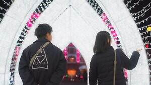 光の祭典「神戸イルミナージュ」ピンクに輝く宮殿イルミネーション＆ハート型トンネル｜写真21