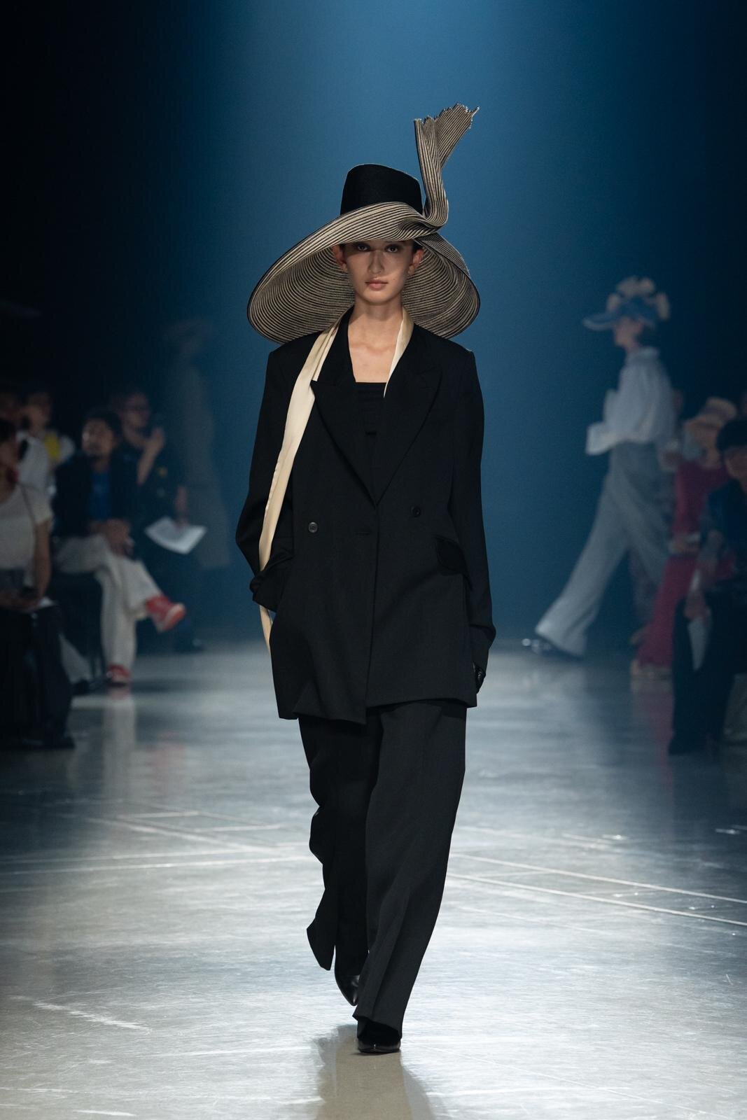 オートモード平田	(Haute Mode Hirata) 2026年春夏ウィメンズ&メンズコレクション シルエット - 写真13