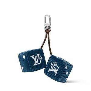 ルイ・ヴィトンのバッグチャーム、ふんわり“四葉のクローバー”＆揺れるサイコロモチーフで｜写真3