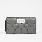 メゾン マルジェラのレザー財布、“4本の白いステッチ”くすみピンクのミニ財布＆キルティングの長財布｜写真2