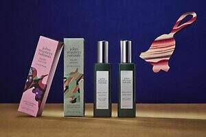 ジョンマスターオーガニック25年クリスマスコスメ、ブランド初"水性"香水をフローラルウッディの香りで