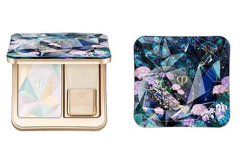 クレ・ド・ポー ボーテ25年クリスマスコスメ、“孔雀の羽”カラーの限定ハイライター＆青みアイパレ