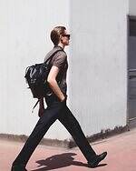 フェンディのメンズバックパック、”上品レザー”ブラウンやナイロン素材ブラックも｜写真9