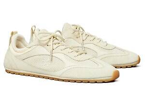 トリー バーチ”超薄型ソール”のウィメンズスニーカー、レザーアッパーに小さめ“Tロゴ”