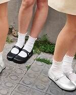 ビルケンシュトック”丸みを帯びたトゥ”のメリージェーン、光沢感ベロアのレッド＆ブラックなど｜写真16