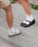 ビルケンシュトック”丸みを帯びたトゥ”のメリージェーン、光沢感ベロアのレッド＆ブラックなど｜写真14